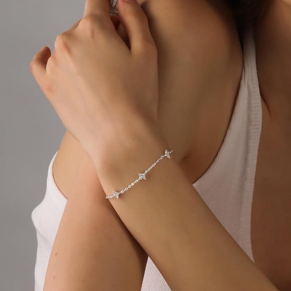 925 Sterling Silver Four-Leaf Clover Bracelet – Lucky Charm, Dainty & Elegant
